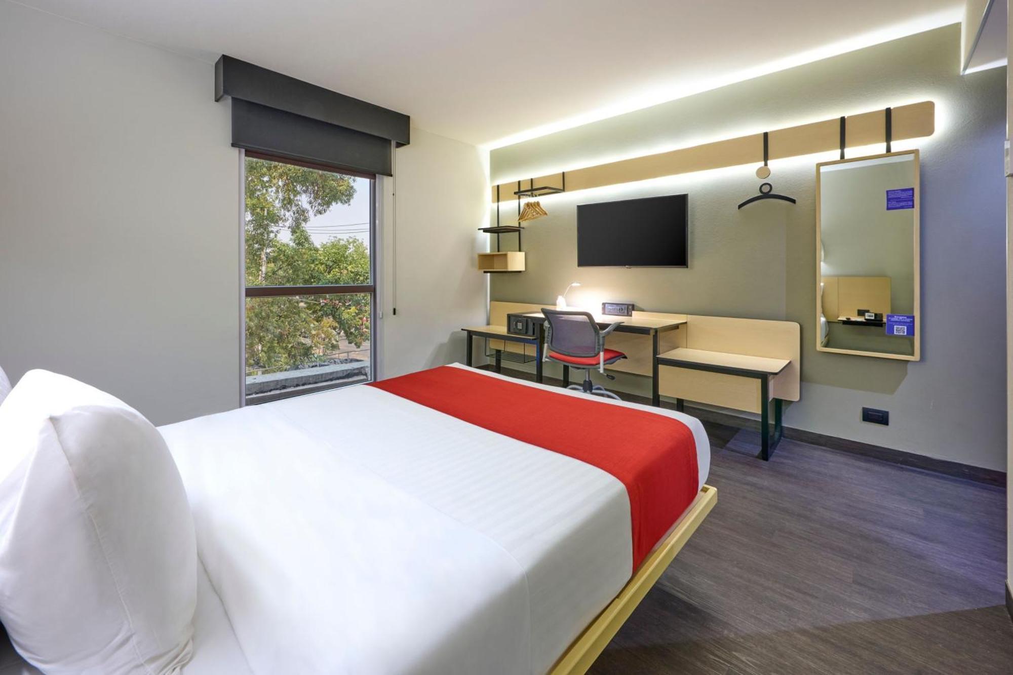 Hotel Express By Marriott Ciudad De La 2*