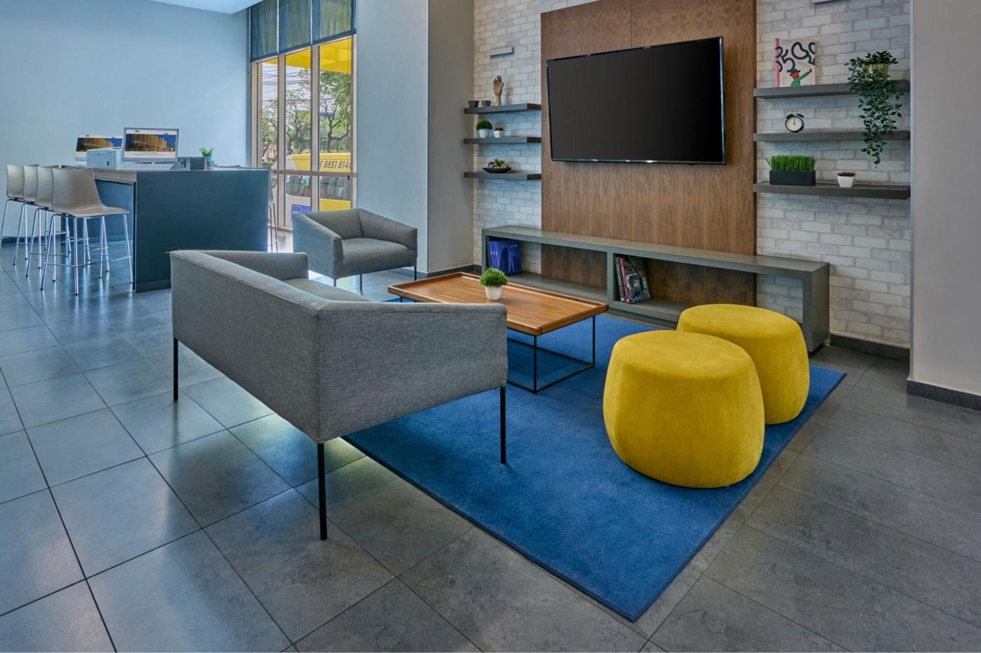 Hotel Express By Marriott Ciudad De La 2*